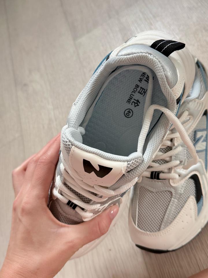 Новые кроссовки 38,5 размер