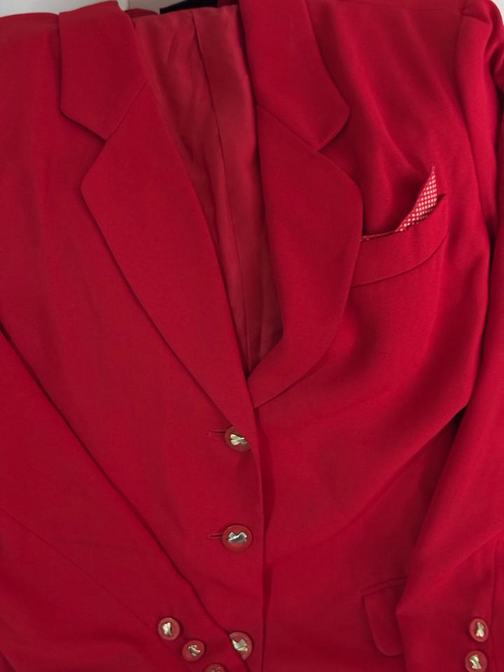 Пиджак красный