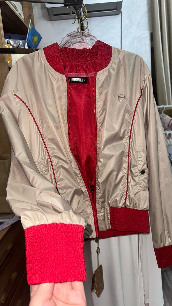 Бежевый бомбер Gucci