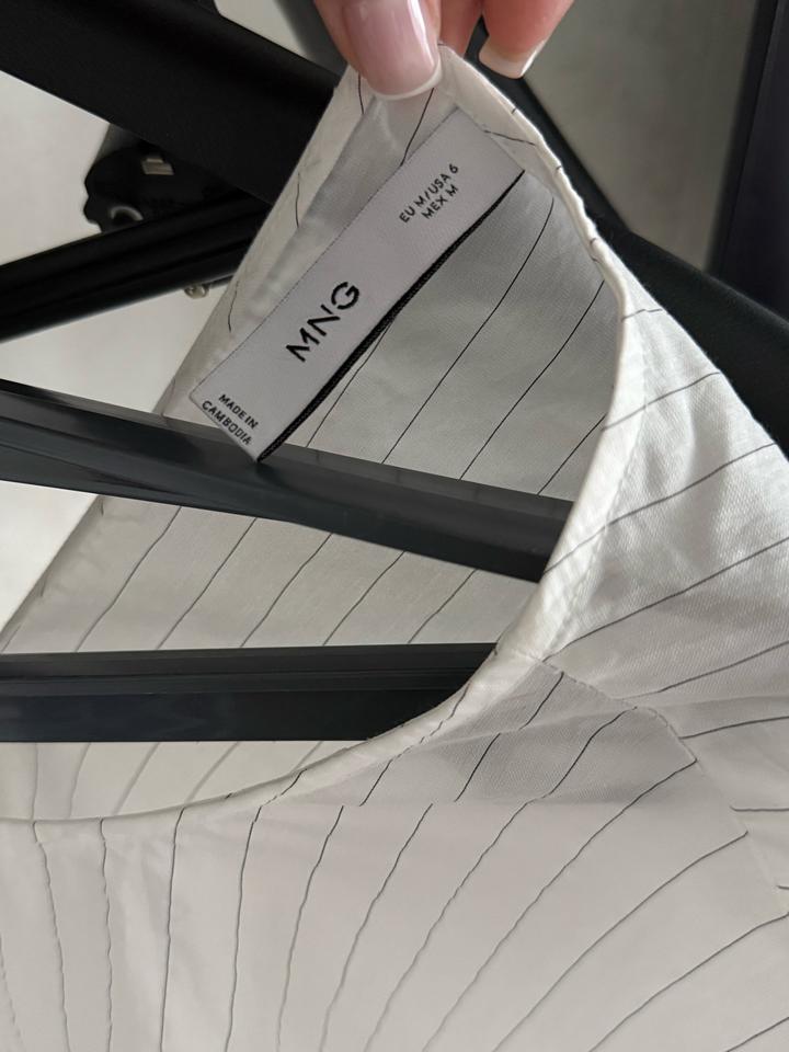 Продам блузку Mango