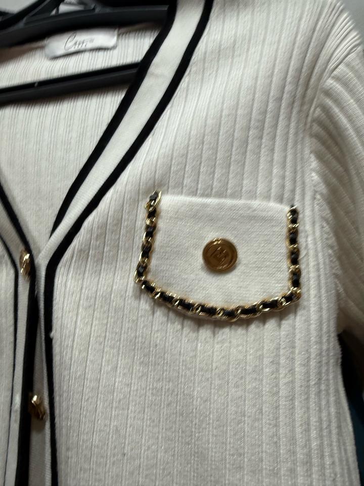 Белая кофта