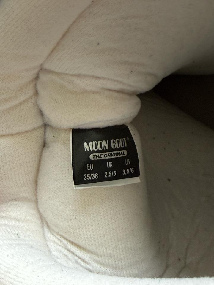 moon boot