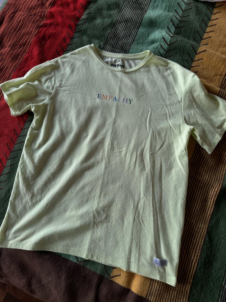 Футболка в неоновом цвете