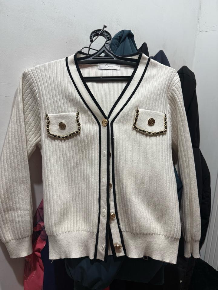 Белая кофта