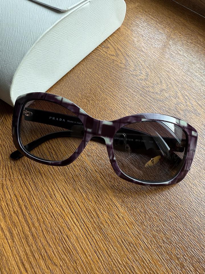 Очки Prada