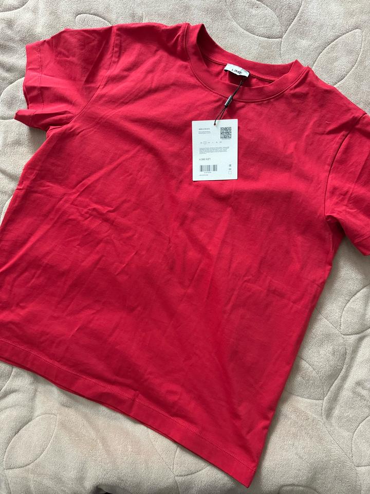 Красная футболка lime