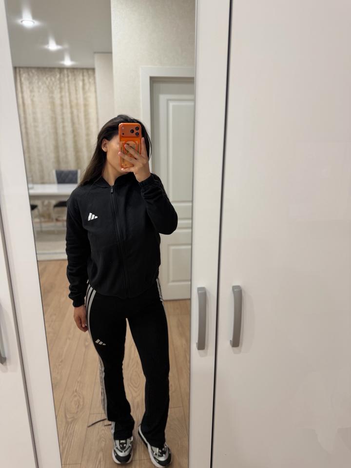 Adidas спортивный костюм новый