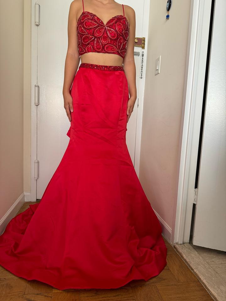 Платье вечернее, нарядное.