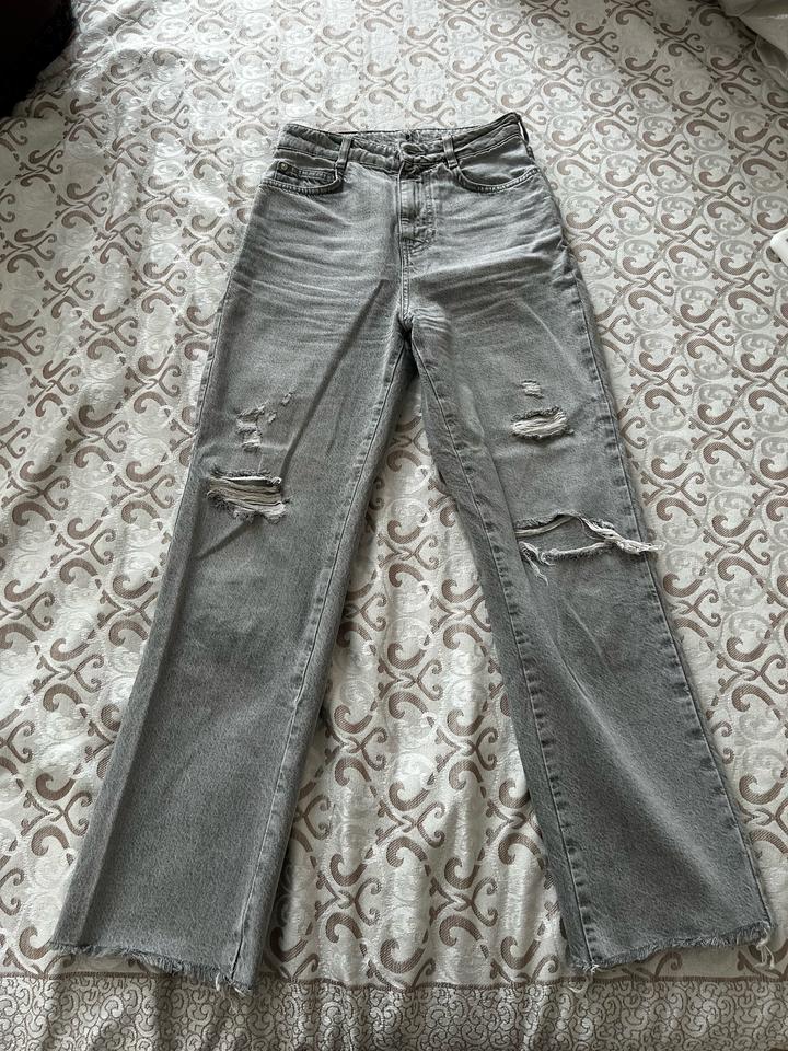Джинсы от бренда zara