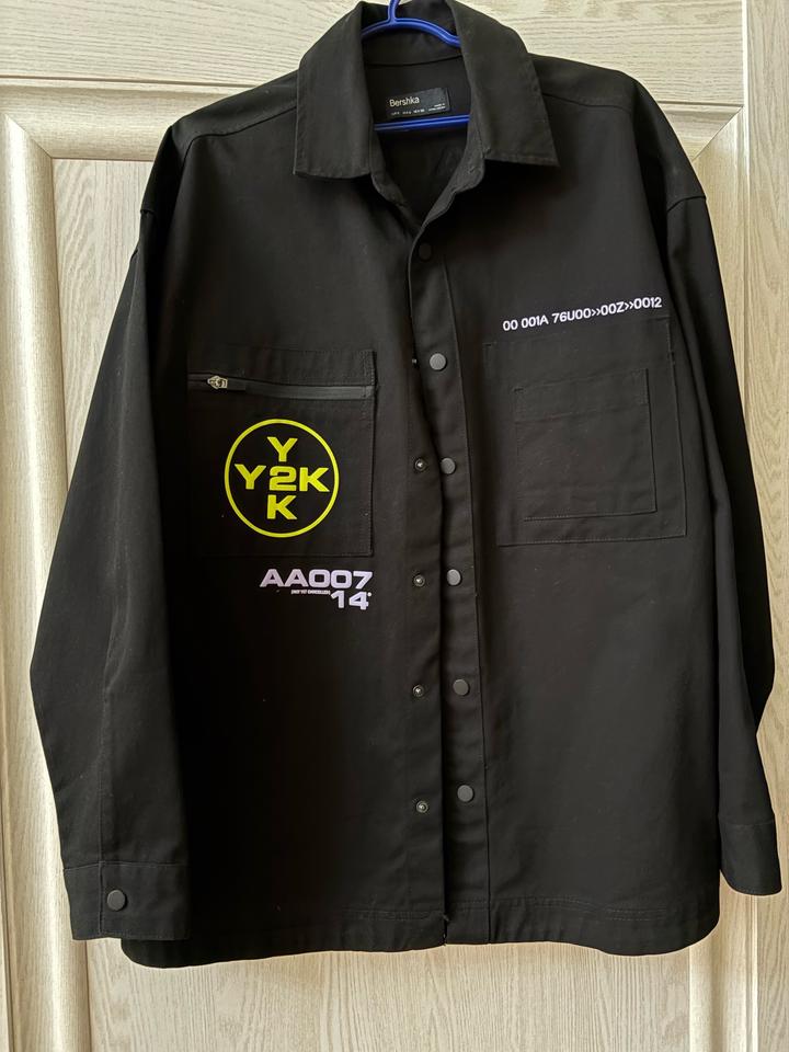 Рубашка черная оверсайз Bershka