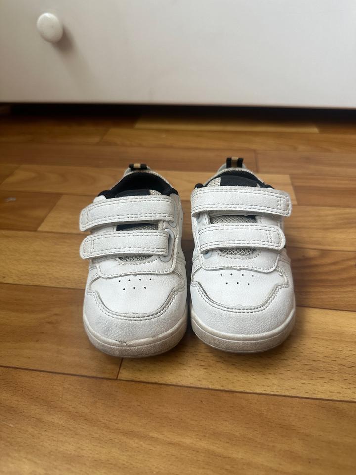 Кроссовки детские