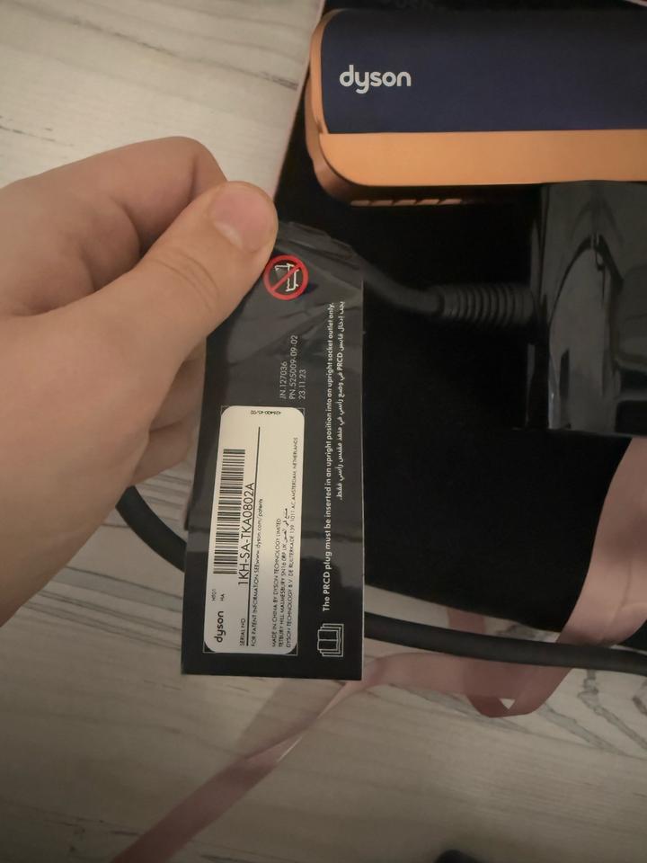 Dyson Airstrait Официальный Dyson Store Абу-Даби