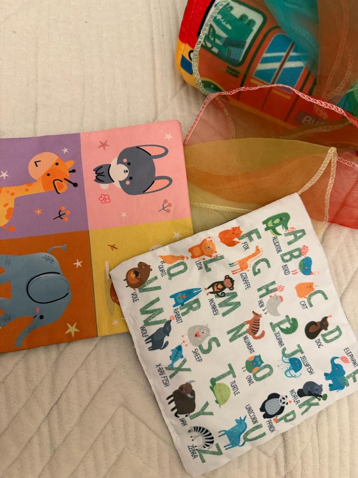 Мягкая змейка и детская салфетнтца-сортер с салфетками