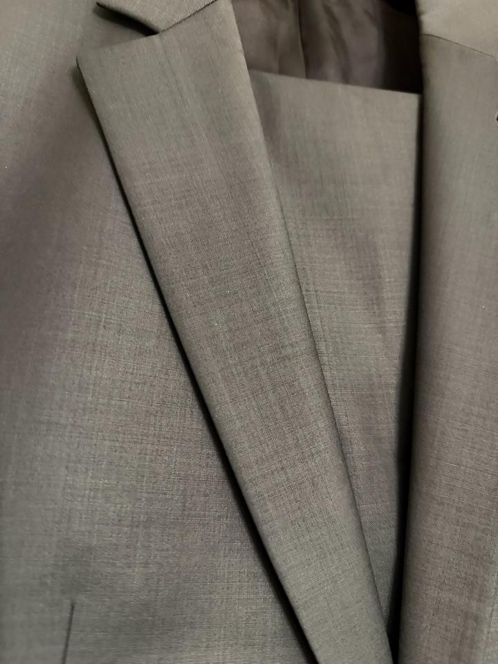 Мужской классический костюм серый