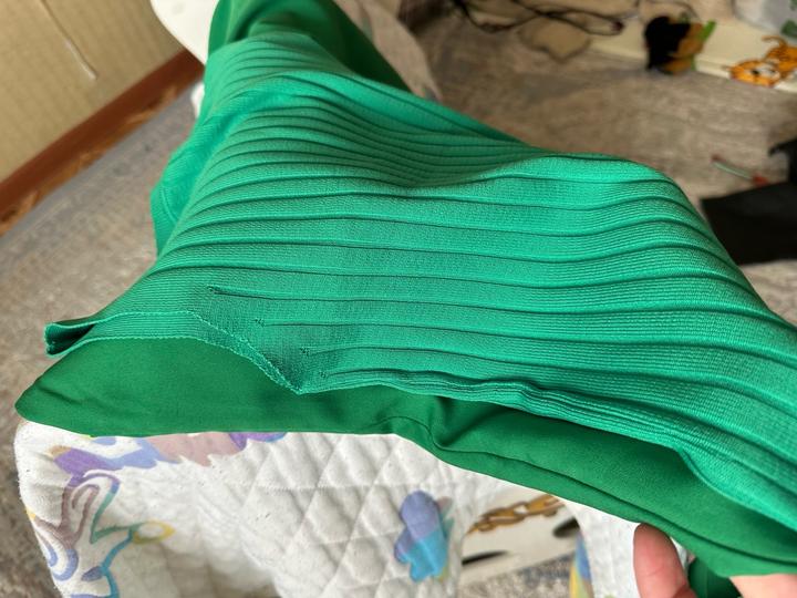 Зеленое брюки паллацо и топ