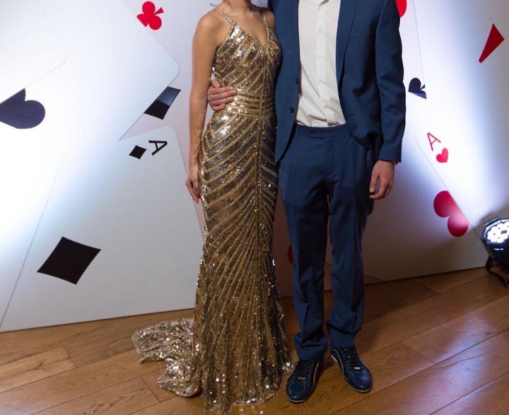 Золотое вечернее платье от Sherri Hill