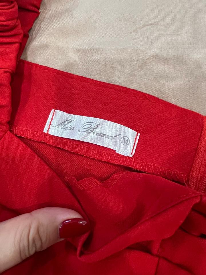 Шикарное красное платье