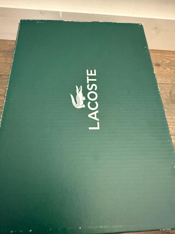 Оригинальные кожаные кроссовки Lacoste