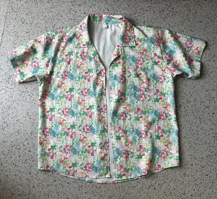 милая, весенняя рубашка с цветочным принтом