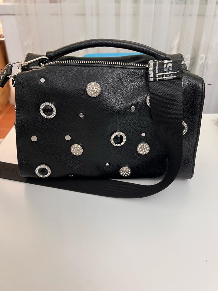 Эффектная сумка из натуральной кожи