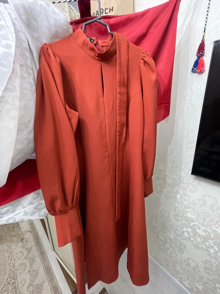 Продаю оранжевое платье.