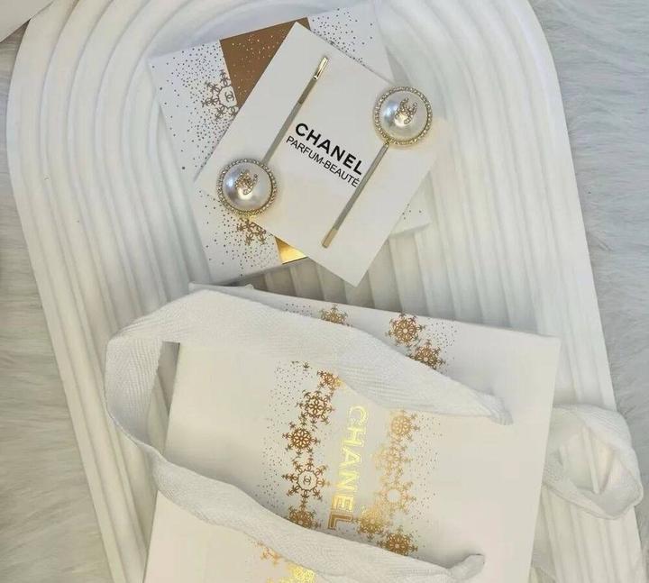Невидимки для волос Chanel