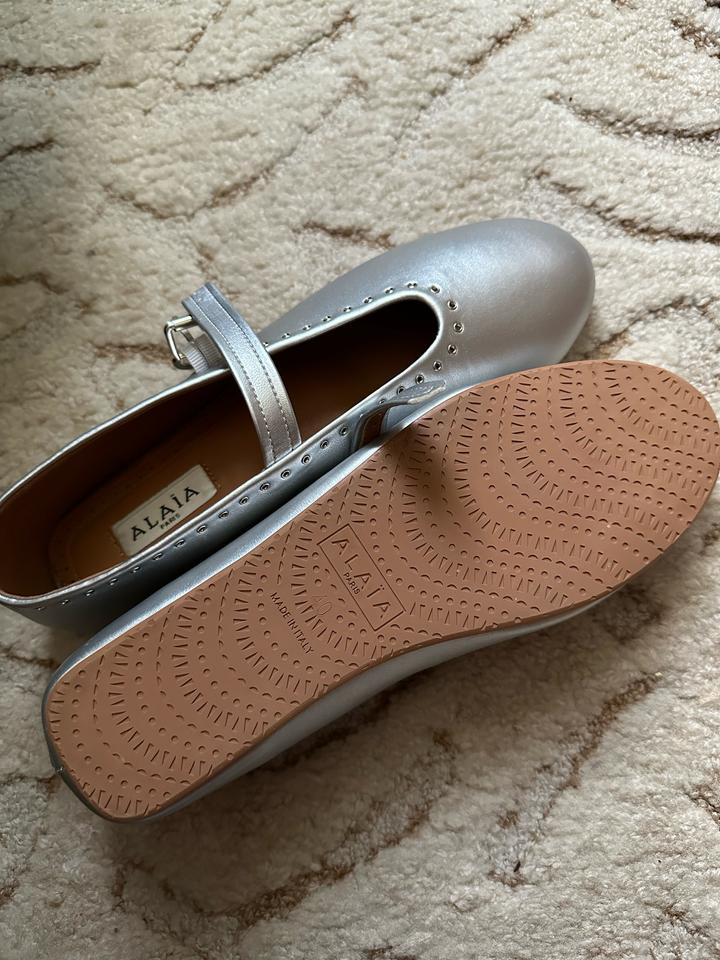 Балетки Alaïa из металлизированной кожи(Alaïa Ballet Flats in Metallic Leather)