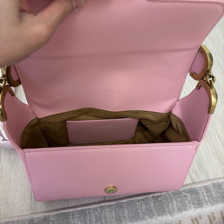 Розовая сумка Pinko с золотой фурнитурой