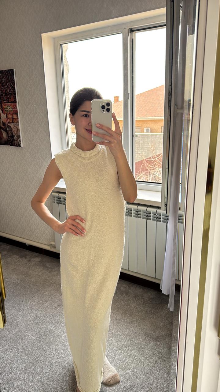 Платье прямого кроя, не надевалось ни разу, идеально на осень.