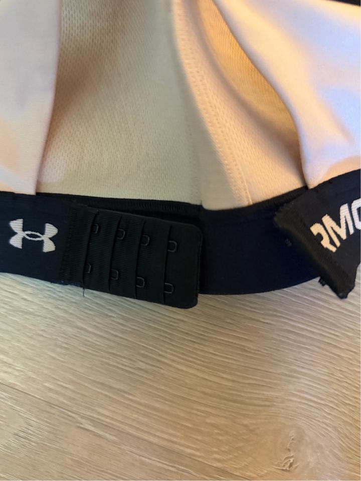 Топ Under Armour
