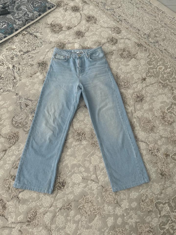 Джинсы