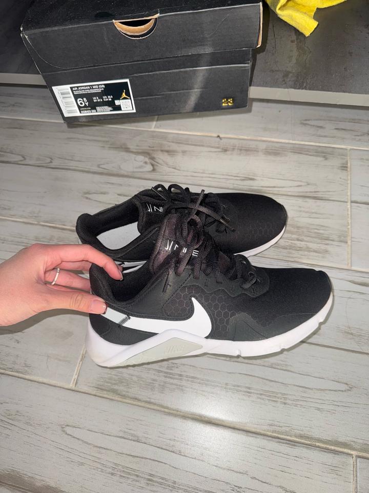 Кроссовки Nike