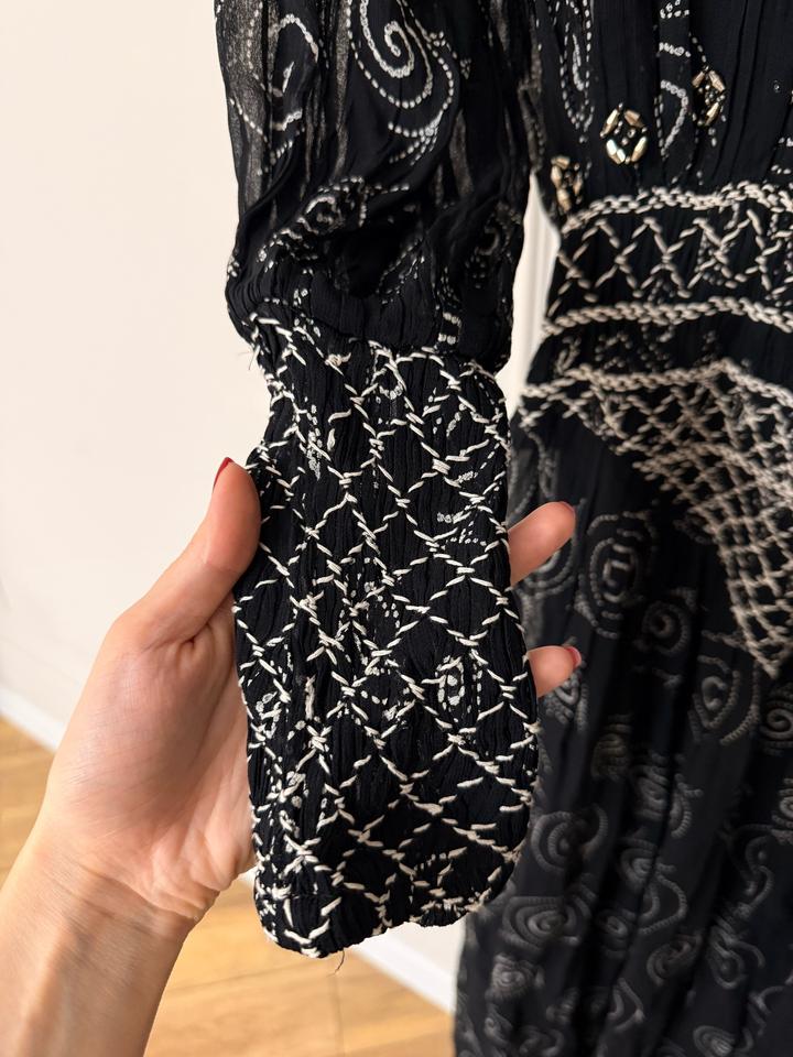 Черное платье с вышивкой Zara