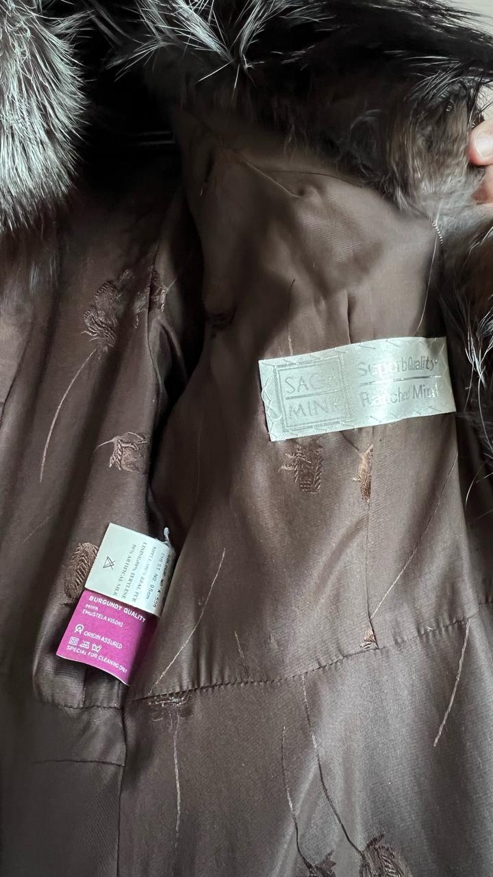 Шуба натуральная чернобурка с шапкои