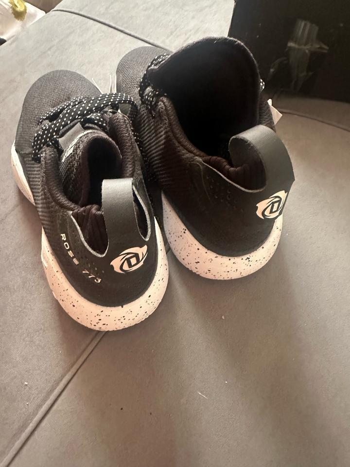 Adidas d rose 773