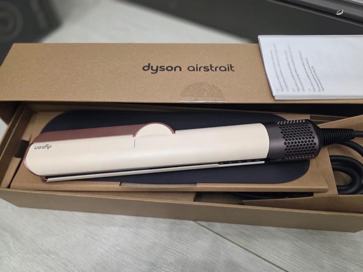 Новый Dyson Airstrait