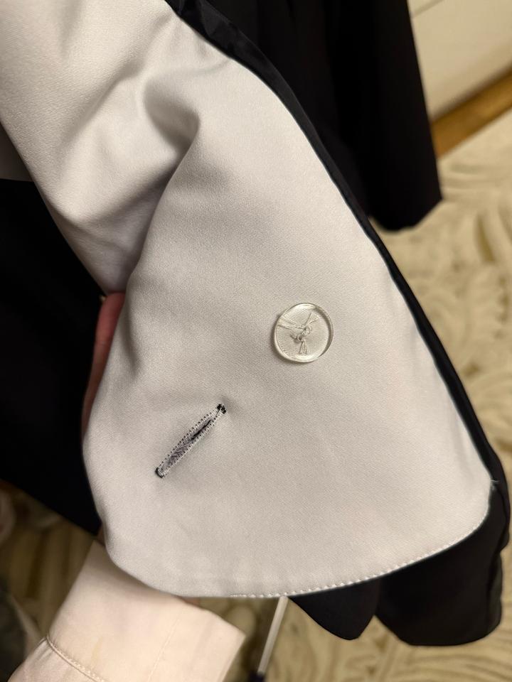 Черный пиджак