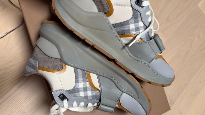 Кроссовки женские Burberry 37 Р