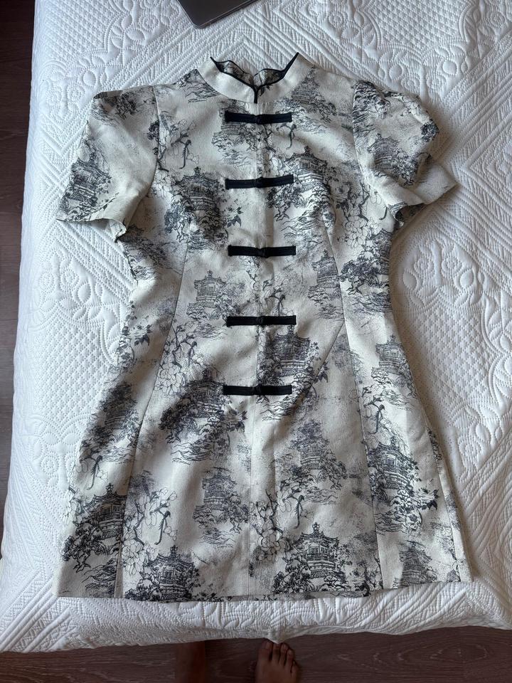Продаи рлатье Zara
