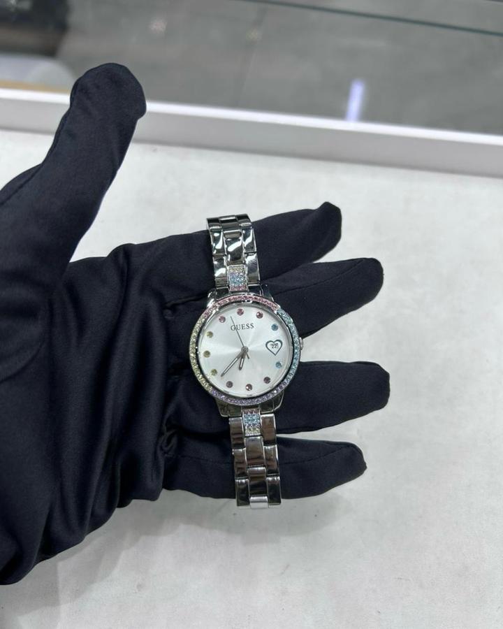 Женские кварцевые часы GUESS
