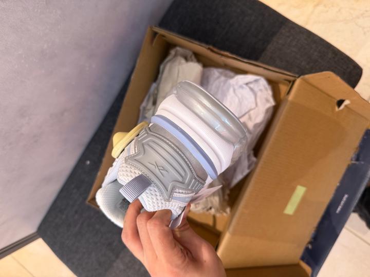 Женские кроссовки Reebok