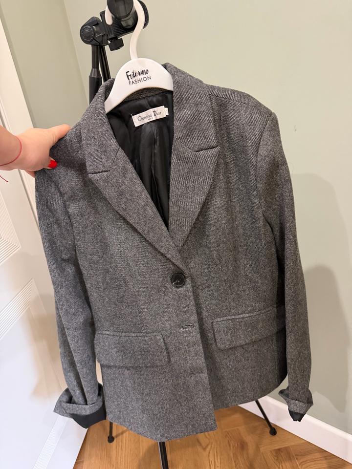 Пиджак серый