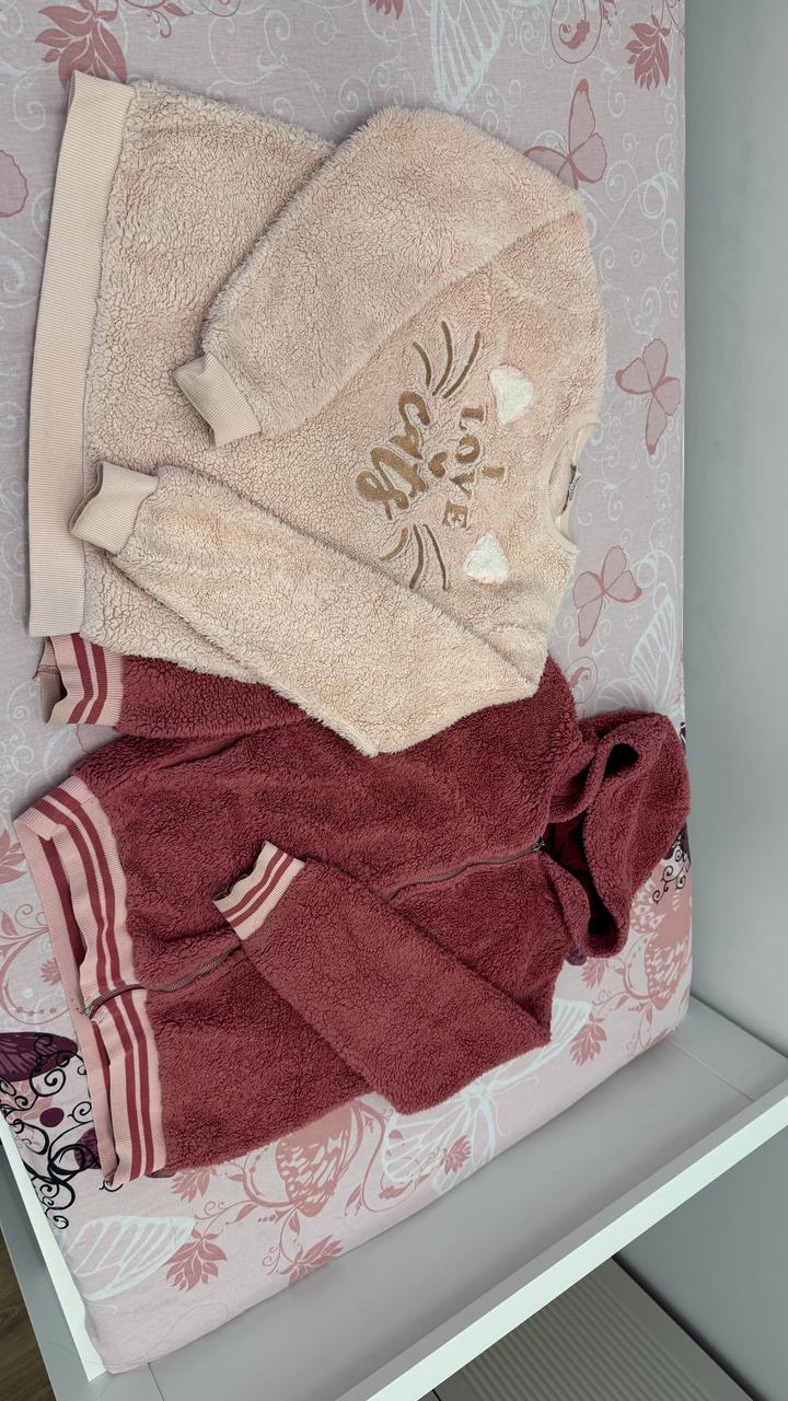 Куртка и кофта .