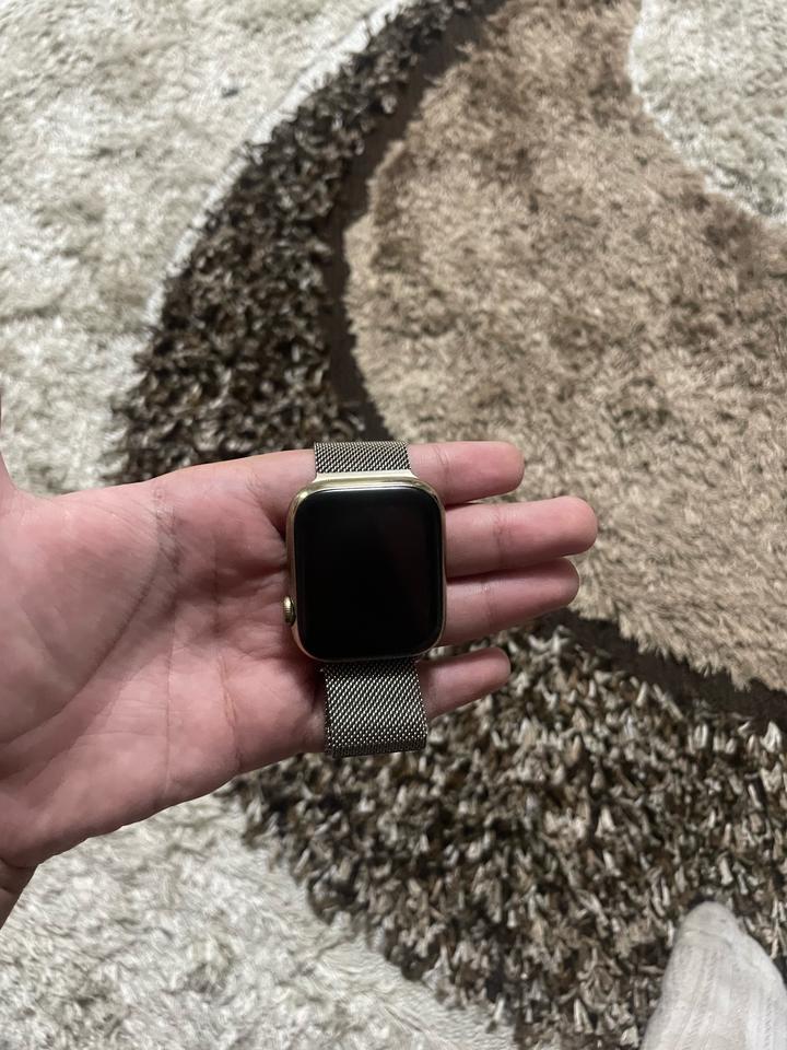 Золотые часы Apple Watch