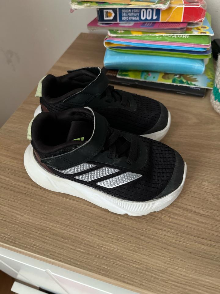Кроссовки adidas