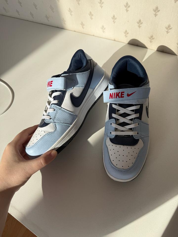 Кроссовки Nike