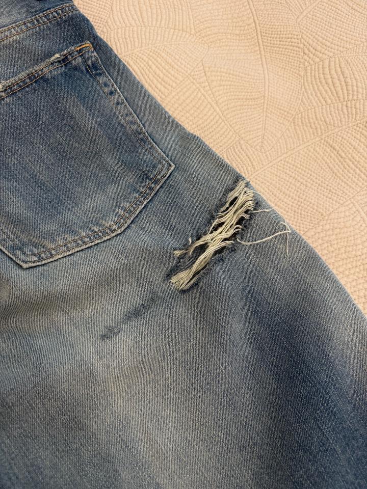 Рваные джинсы Zara