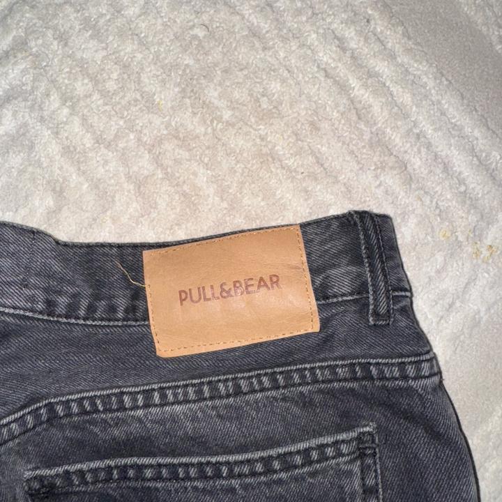 серые джинсы Pull&bear