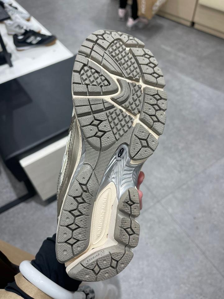 Кроссовки new balance ivory i906r