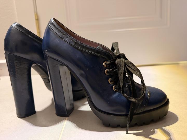ботильоны на толстом каблуке с платформой и шнуровкой